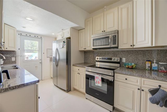 3811 SW 47 ave, West Park, FL 33023