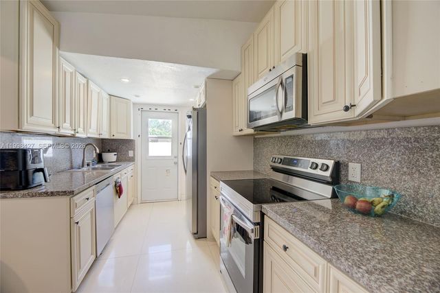 3811 SW 47 ave, West Park, FL 33023