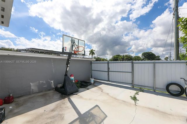 3811 SW 47 ave, West Park, FL 33023