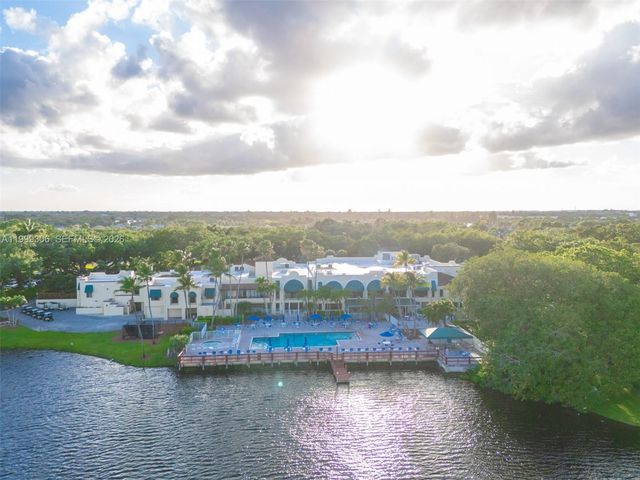 9311 Orange Grove Dr 211, Davie, FL 33324