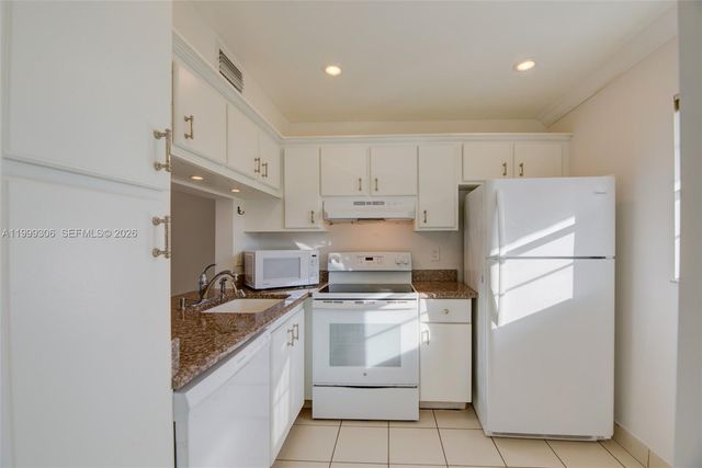 9311 Orange Grove Dr 211, Davie, FL 33324