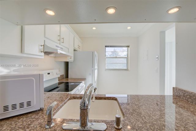 9311 Orange Grove Dr 211, Davie, FL 33324