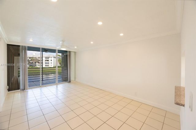 9311 Orange Grove Dr 211, Davie, FL 33324