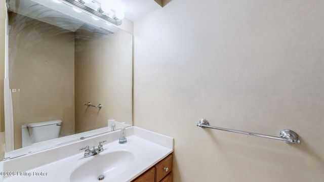 5120 Craigs Creek Dr, Louisville, KY 40241