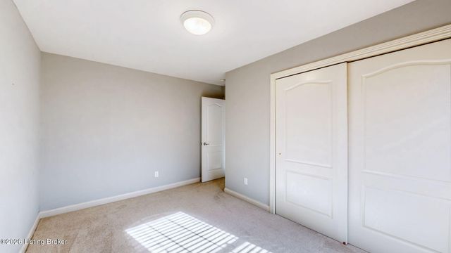 5120 Craigs Creek Dr, Louisville, KY 40241