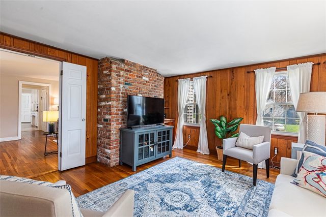 21 Old Chimney Road, Barrington, RI 02806