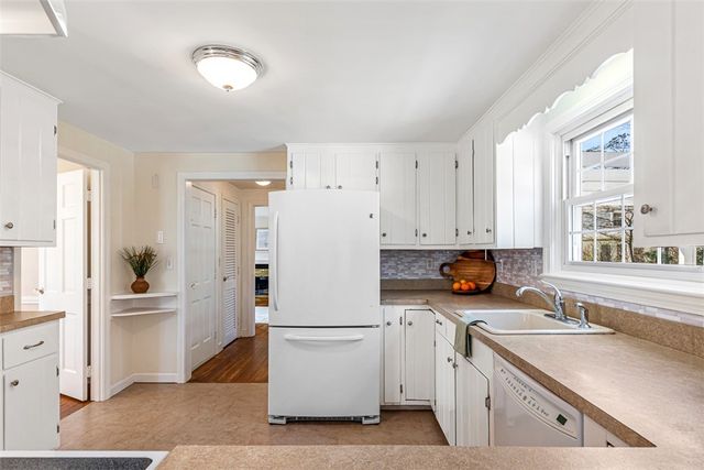 21 Old Chimney Road, Barrington, RI 02806