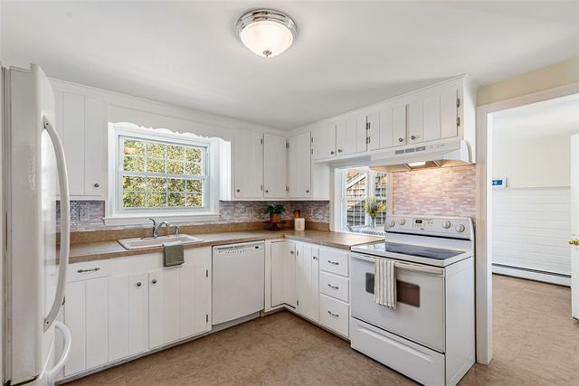 21 Old Chimney Road, Barrington, RI 02806