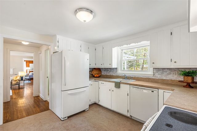 21 Old Chimney Road, Barrington, RI 02806