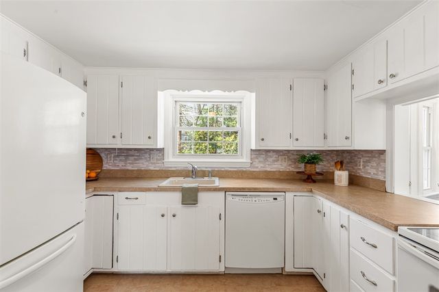 21 Old Chimney Road, Barrington, RI 02806