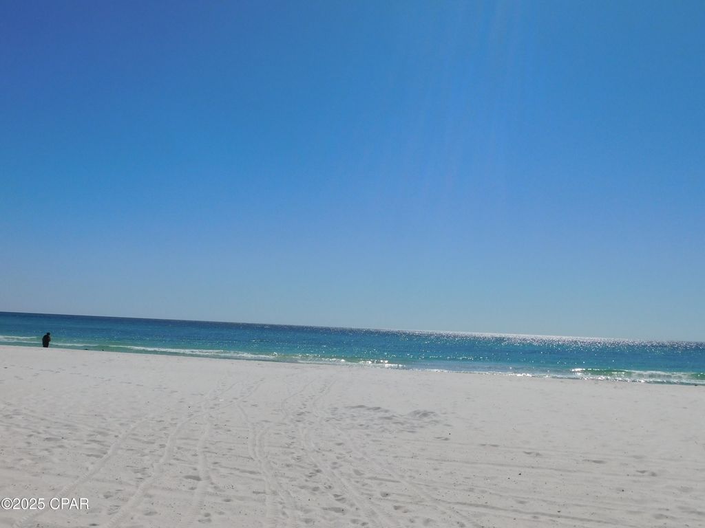Image 14 of property listing at 17614 Front Beach Road 38A, Panama City Beach, FL 32413