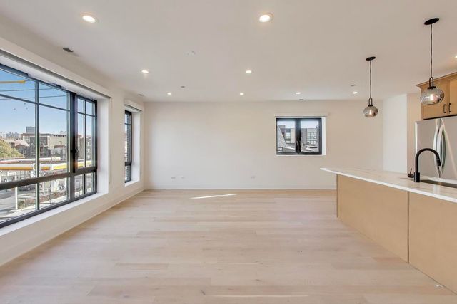 1619 W Lawrence Avenue 3, Chicago, IL 60640