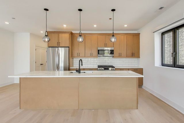 1619 W Lawrence Avenue 3, Chicago, IL 60640