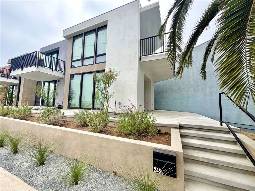 249 Seal Beach Blvd, Seal Beach, CA 90740
