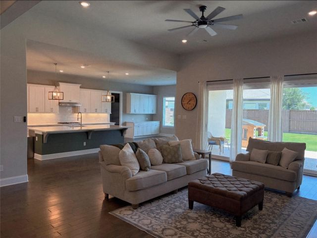 3606 Canyon Drive, Rosharon, TX 77583