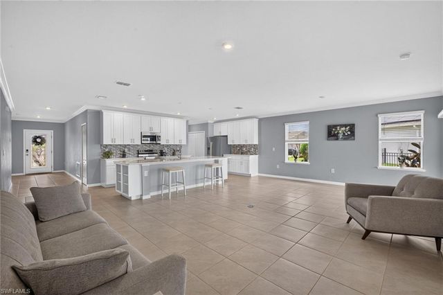 8959 Cascade Price CIR, North Fort Myers, FL 33917
