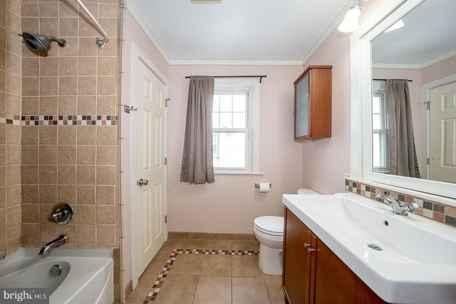 240 WADAS AVE, Upper Darby, PA 19082