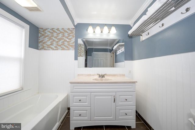 240 WADAS AVE, Upper Darby, PA 19082