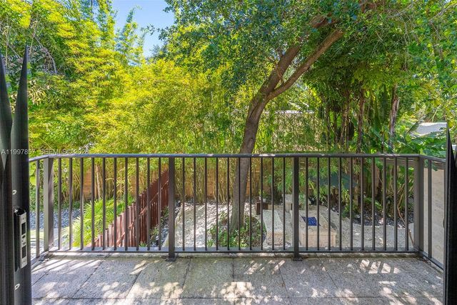 4046 El Prado Blvd, Miami, FL 33133