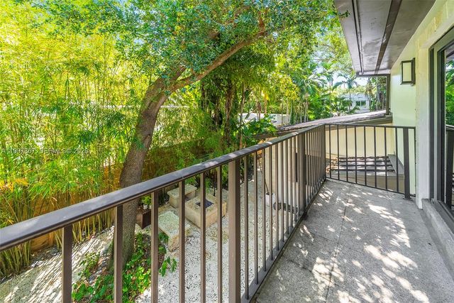 4046 El Prado Blvd, Miami, FL 33133