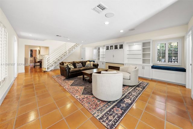 4046 El Prado Blvd, Miami, FL 33133