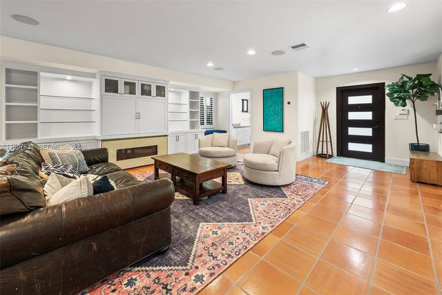 4046 El Prado Blvd, Miami, FL 33133