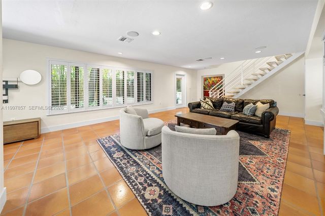 4046 El Prado Blvd, Miami, FL 33133