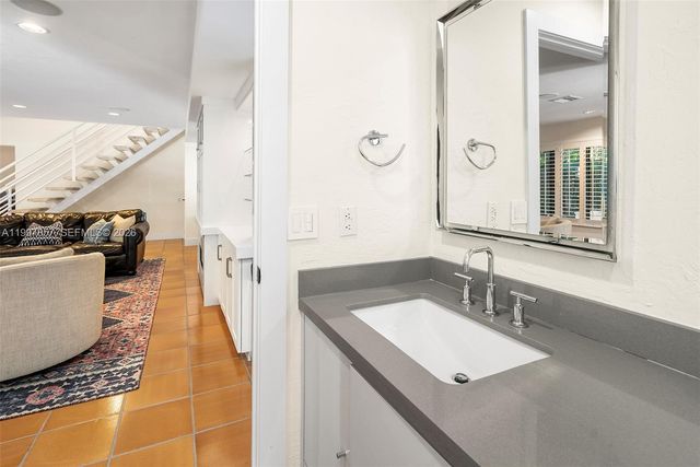 4046 El Prado Blvd, Miami, FL 33133