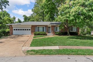 9701 Lindenhurst Drive, St Louis, MO 63126