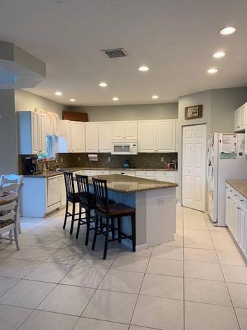 9019 Alexandra Circle, Wellington, FL 33414