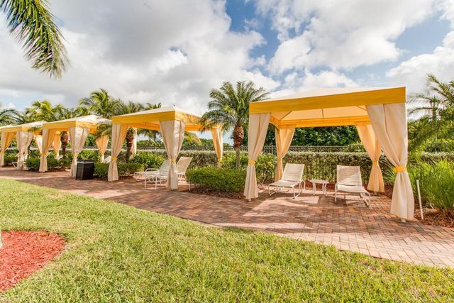 9019 Alexandra Circle, Wellington, FL 33414
