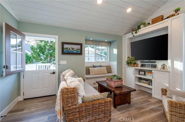 8239 Sugarman Drive, La Jolla, CA 92037