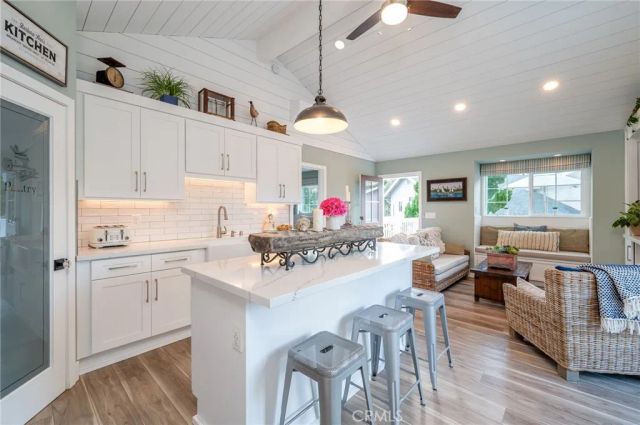 8239 Sugarman Drive, La Jolla, CA 92037