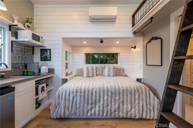 8239 Sugarman Drive, La Jolla, CA 92037