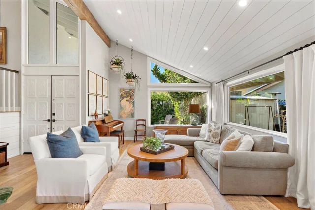 8239 Sugarman Drive, La Jolla, CA 92037