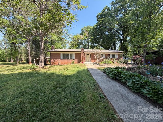 1044 Meadowbrook Lane, Newton, NC 28658