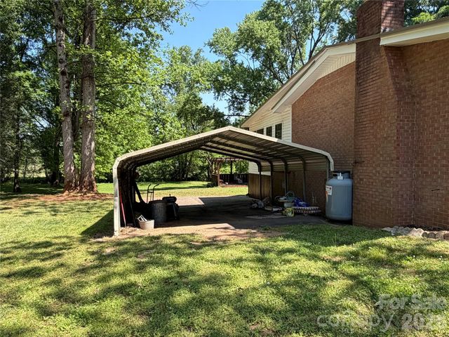 1044 Meadowbrook Lane, Newton, NC 28658