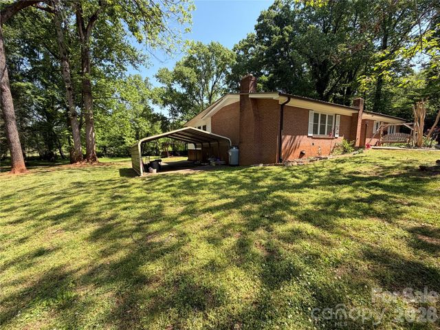 1044 Meadowbrook Lane, Newton, NC 28658