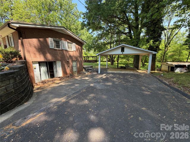 1044 Meadowbrook Lane, Newton, NC 28658