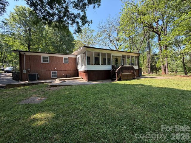 1044 Meadowbrook Lane, Newton, NC 28658