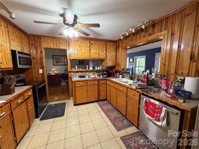 1044 Meadowbrook Lane, Newton, NC 28658