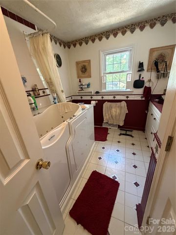 1044 Meadowbrook Lane, Newton, NC 28658