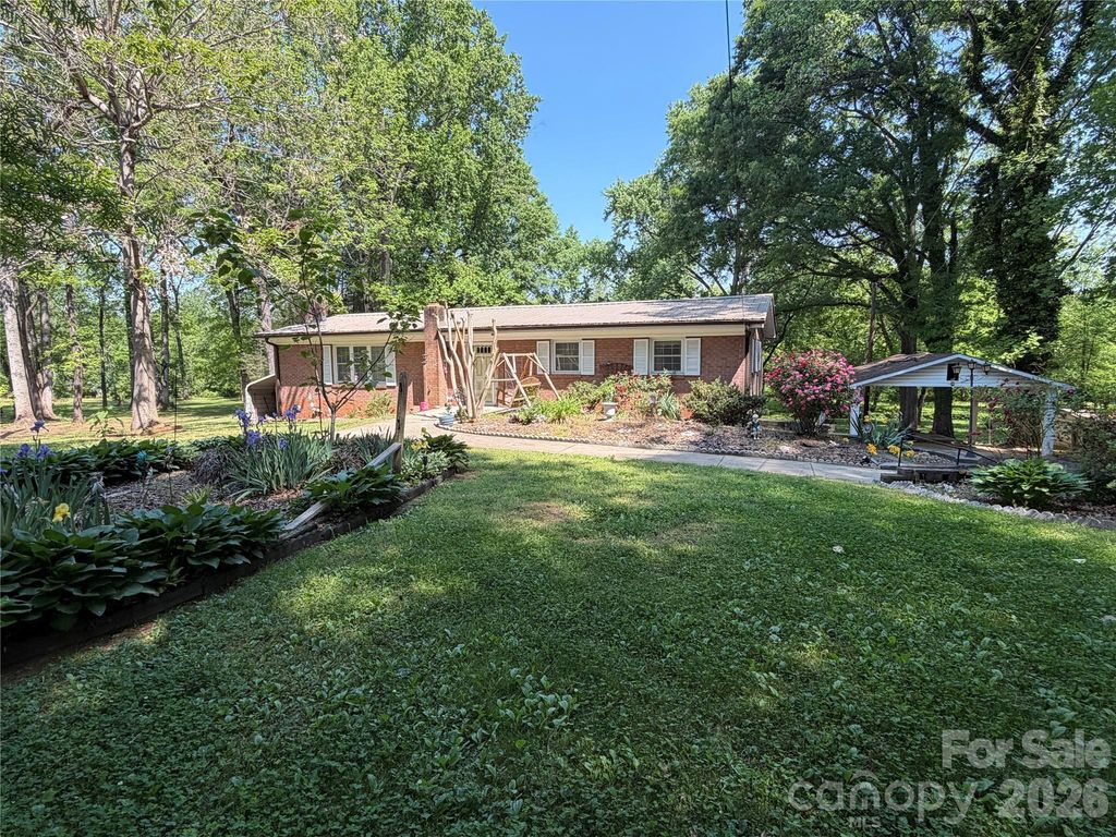 1044 Meadowbrook Lane, Newton, NC 28658