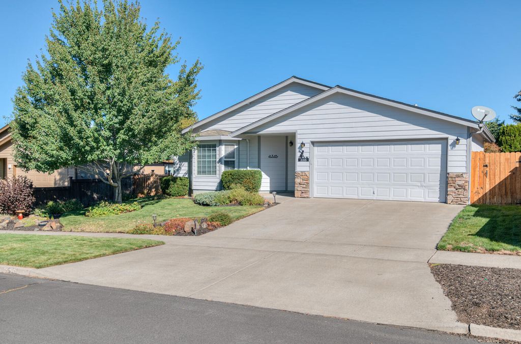 3318 Hoona Drive, Bend, OR 97701