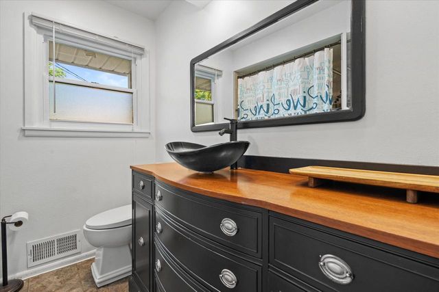W148N8416 Albert PLACE, Menomonee Falls, WI 53051