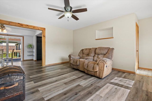 W148N8416 Albert PLACE, Menomonee Falls, WI 53051