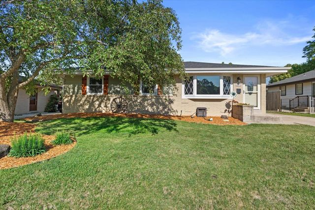 W148N8416 Albert PLACE, Menomonee Falls, WI 53051