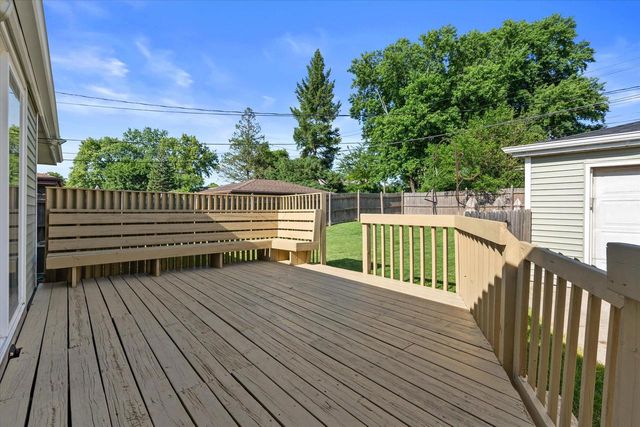 W148N8416 Albert PLACE, Menomonee Falls, WI 53051