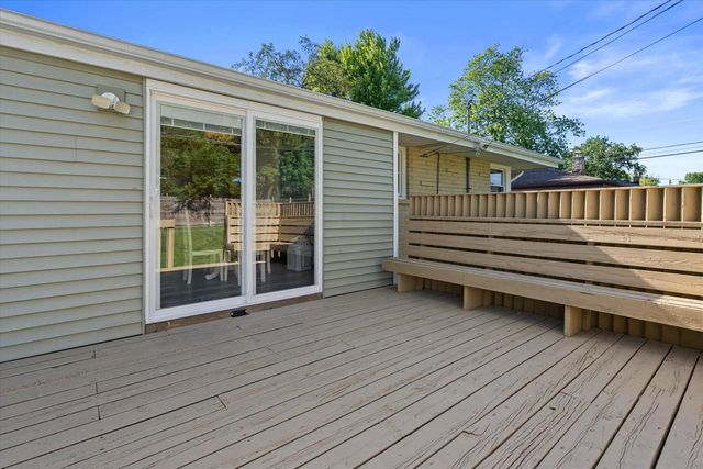 W148N8416 Albert PLACE, Menomonee Falls, WI 53051