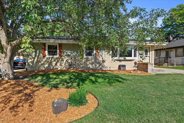 W148N8416 Albert PLACE, Menomonee Falls, WI 53051